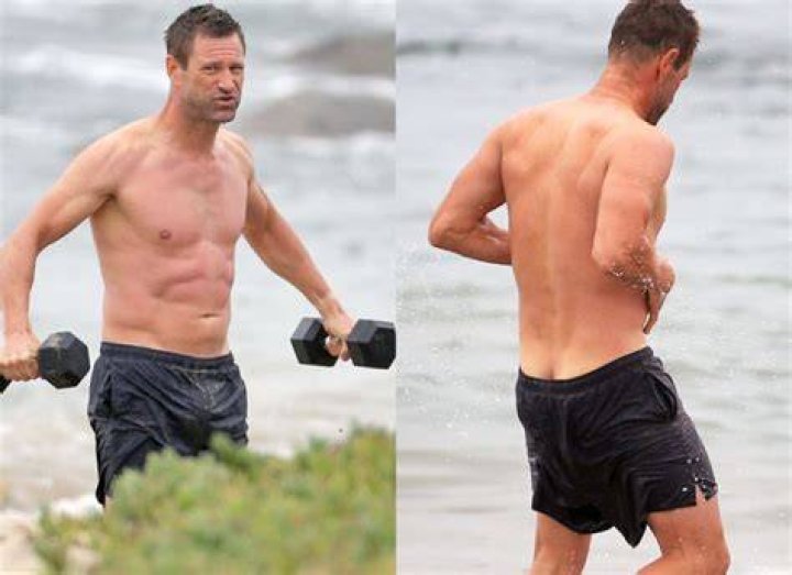 Aaron Eckhart height, weight, body measurements. Compare celebrities!
