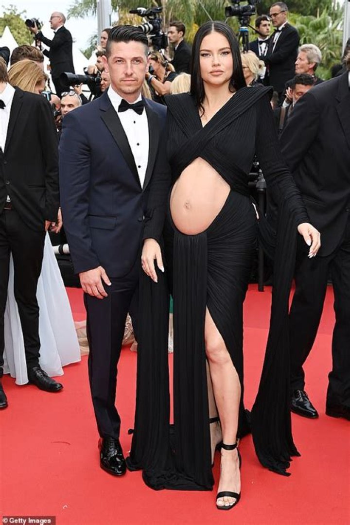 Adriana Lima Is Pregnant, Expecting First Child With Boyfriend Andre