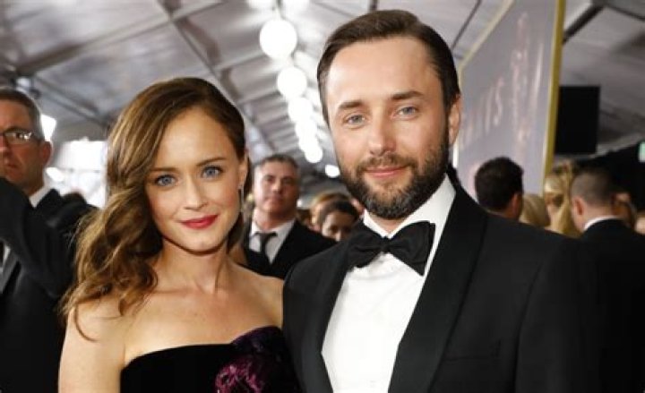Alexis Bledel Wiki, Biography, Husband, Children, Age, Parents, Net Worth