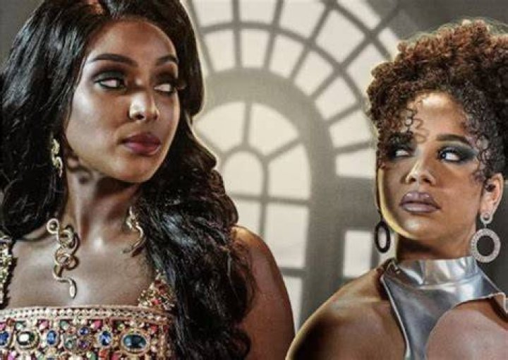 Amara La Negra's Twin's Response to the Star and Her Mother Gushing