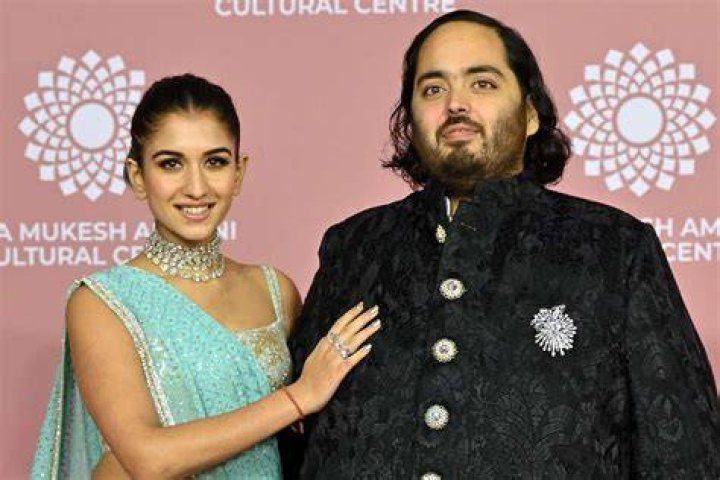 Anant Ambani Grooves His Legs On Urvashi Rautela Most Viral Hit Song