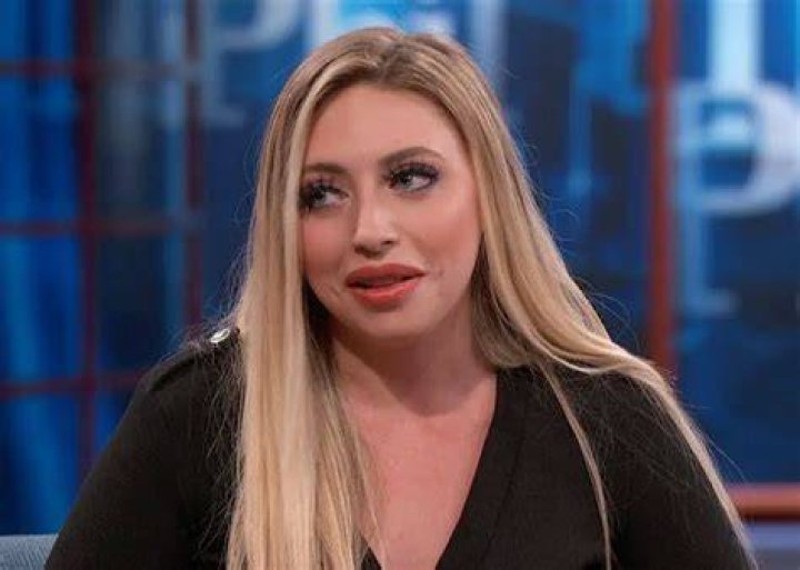 Ava Louise Bio, Net Worth, Age, Single, Height, Ethnicity, Career