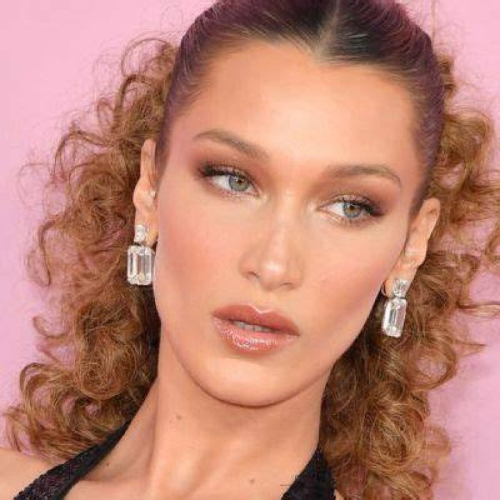 Bella Hadid Bio, Wiki, Age, Net Worth, Height, Boyfriend, The Weeknd, IG