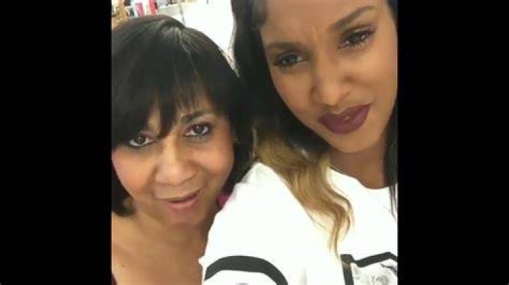 BerniceBurgos shares MothersDay selfie with her mom! GoalDiggers