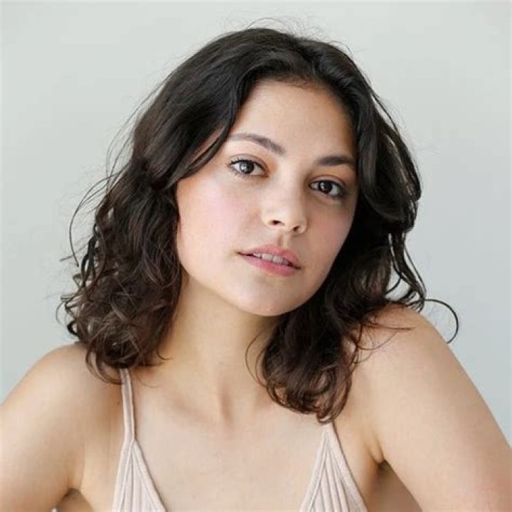 Blu Hunt Bio, Age, Net Worth, and More. Celebrity Sphere