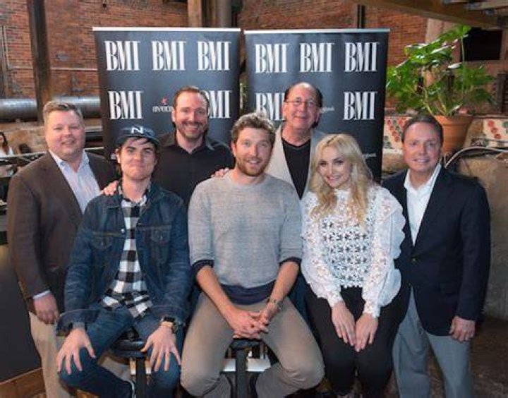 Brett Eldredge Celebrates Fourth No. 1, 'Lose My Mind' Sounds Like
