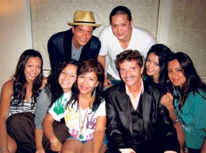 Bruno Mars family siblings, parents, children, wife.