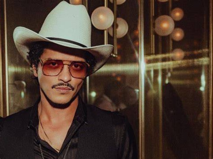 Bruno Mars Net Worth , Salary, Age, Height, Weight, Bio, Family, Career
