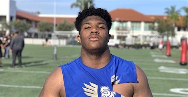 Cal offers 2025 DL Tyler Parker with family ties