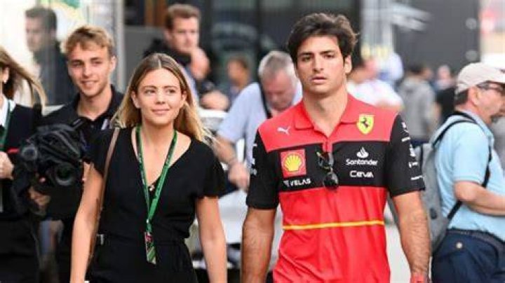 Carlos Sainz&rsquo;s ExGF Isa Moves on From YearLong Breakup; Makes New