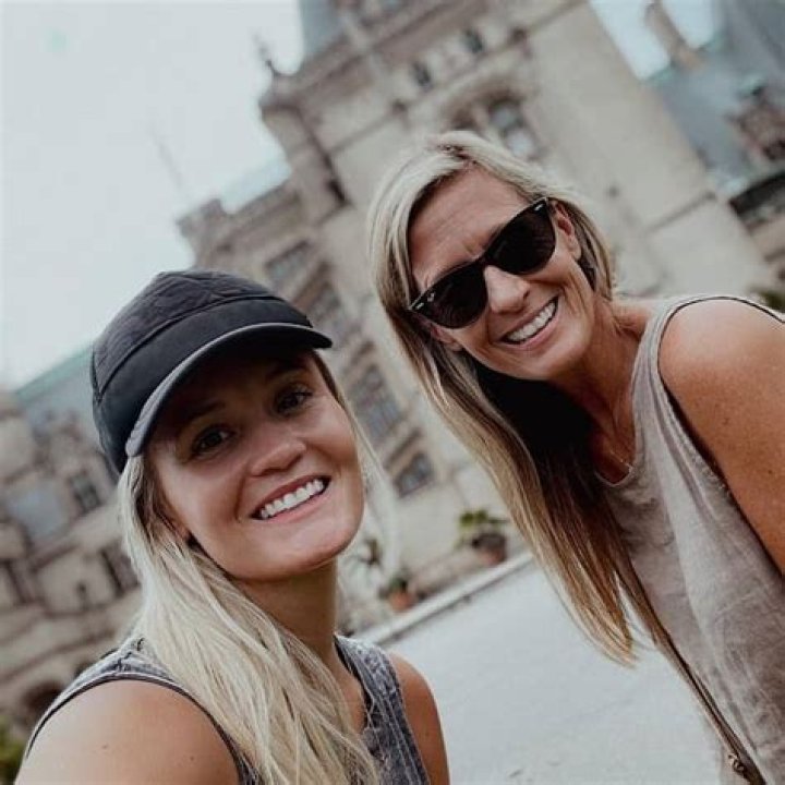 Chelsea Laden Wikibio, net worth, marriage, boyfriend, brother Dakota.