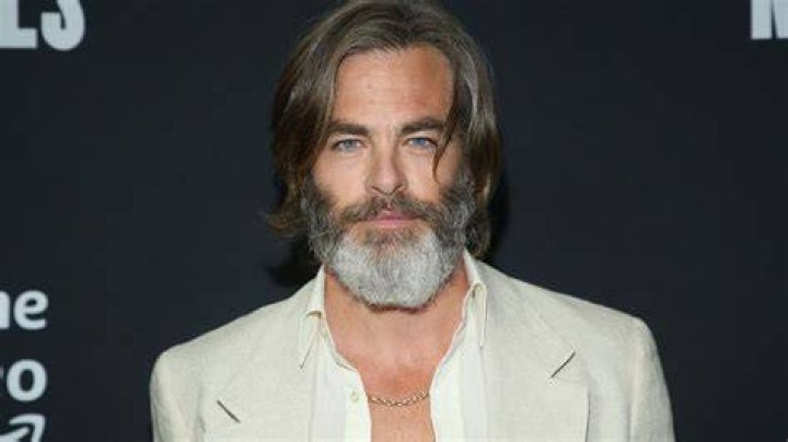 Chris Pine y cómo lucir bien con barba y cabello largo GQ