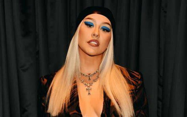 Christina Aguilera Shows off Impressive Weight Loss in New Christmas