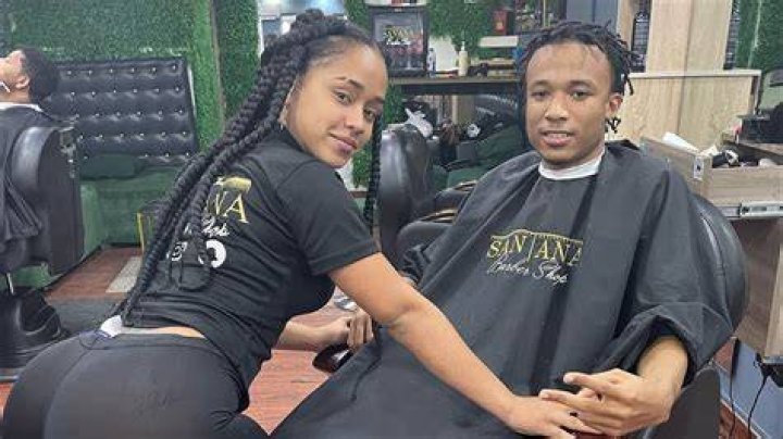 Diamondgirls VS Santana Barber Shop Girls 1 Twerk Battle of the