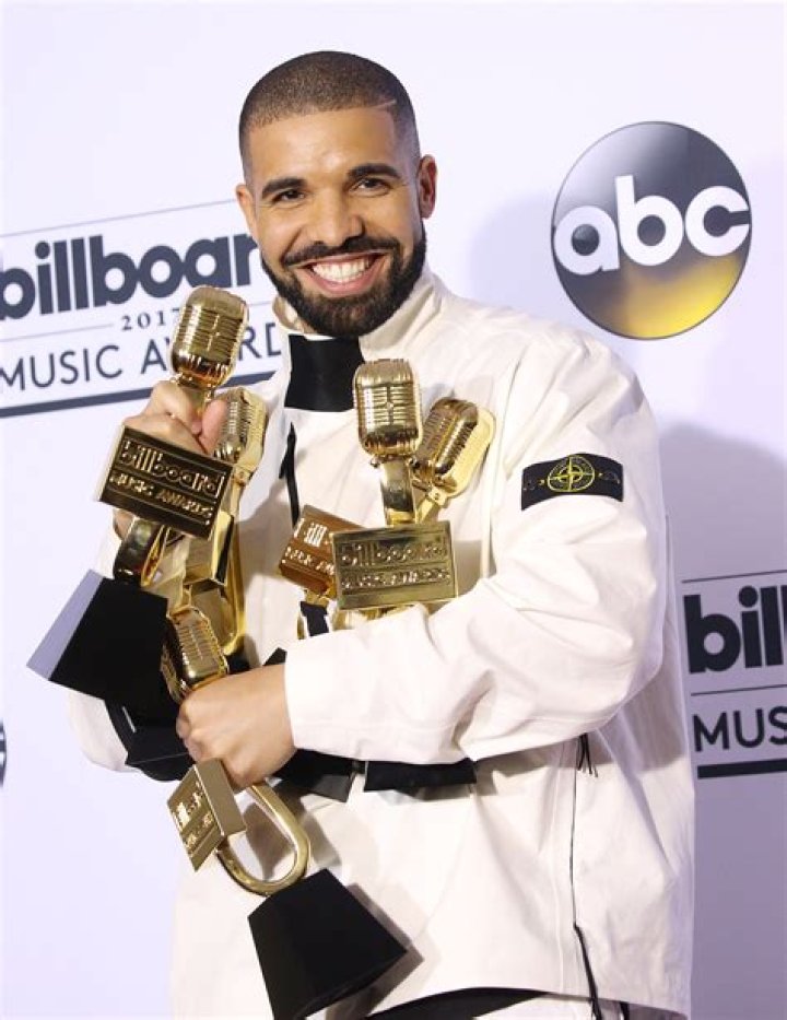 Drake wins 13 Billboard Awards, calls Nicki Minaj the 'love of my life'