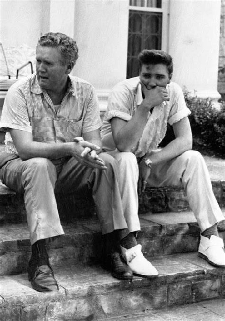Elvis Presley and Vernon Presley at the Press conference 1 August 1969