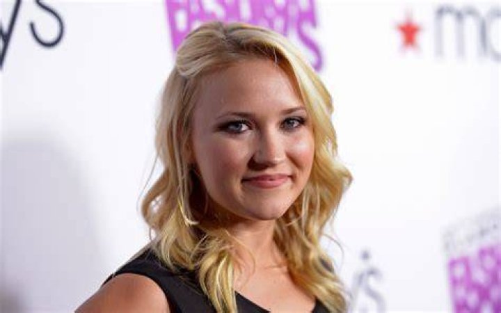 Emily Osment Photos Full HD Pictures