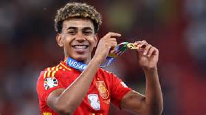 Euro 2024 Lamine Yamal and Rodri Honored with UEFA Awards After Final