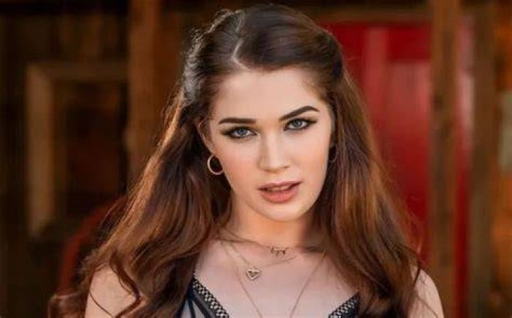 Evelyn Claire Age, Height, Weight, Net Worth, Family, Biography & More