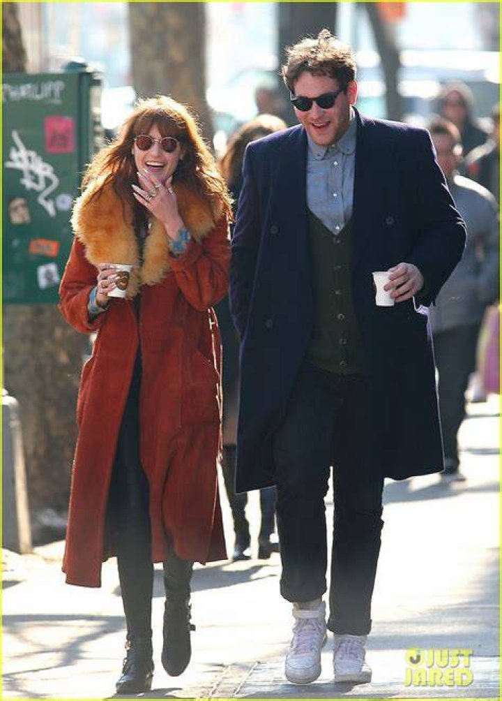 Florence Welch Valentine's Day Stroll with a Mystery Man! Photo