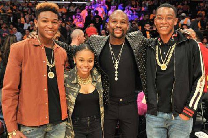 Floyd Mayweather&rsquo;s daughter Iyanna, 19, looks disheveled and tearyeyed