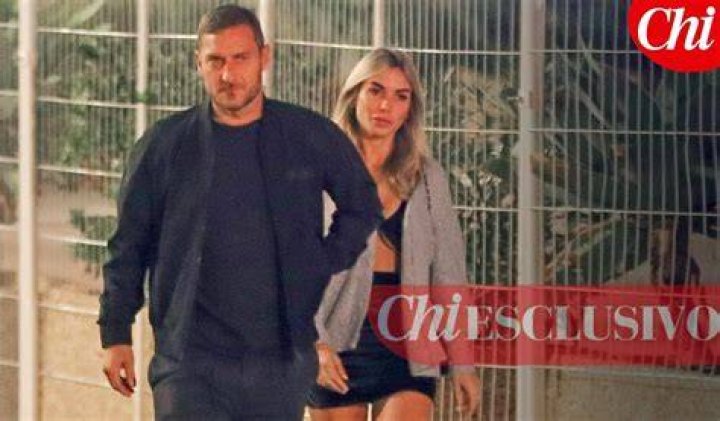 Francesco Totti e Noemi Bocchi, i regali per il primo Natale insieme