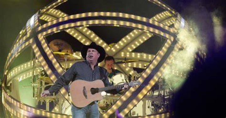 Garth Brooks Slated To Perform During 'Alive At The Bluebird'