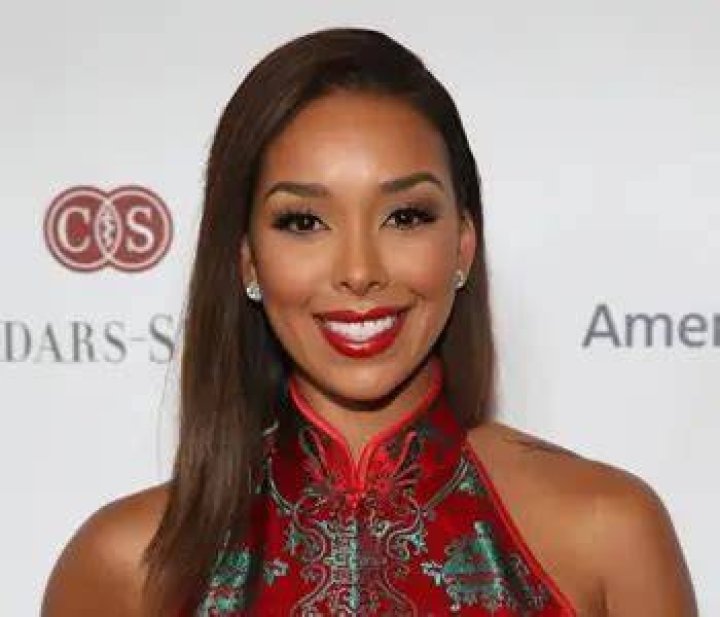 Gloria Wiki, Married, Husband, Divorce, Children and Salary