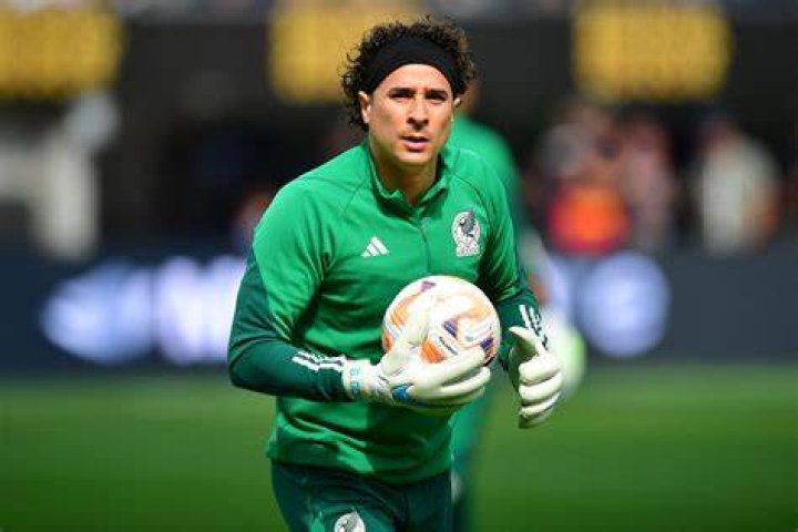 Guillermo Ochoa &hearts;️⚽ Soccer players, Soccer guys, Mexico national team