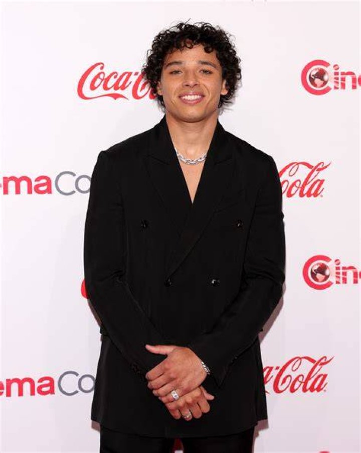 Hamilton Cries Talking About Son's Drug Addiction Watch Now