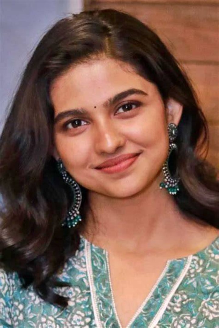 How Much Does Mamitha Baiju Weigh? Get The Facts
