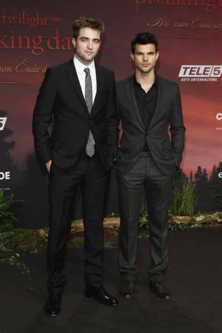 How Tall Is Robert Pattinson? Robert Pattinson Height, Age, Weight And