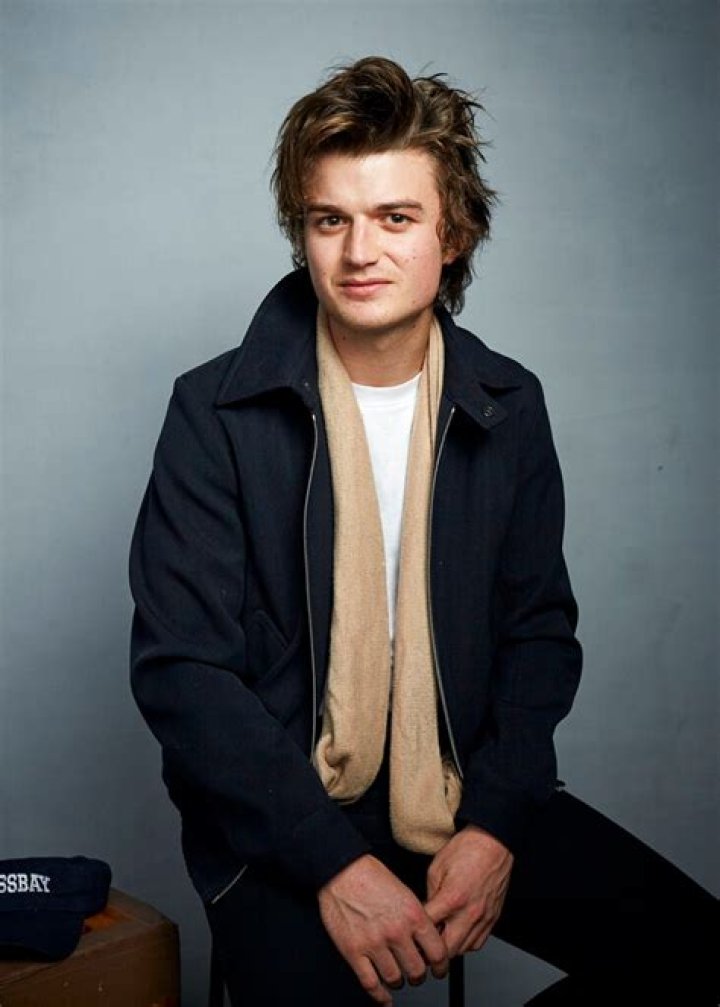I met Joe Keery today and he signed my drawing!... Caroline written