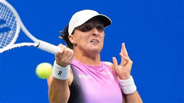 Iga Swiatek loses world No. 1 spot but achieves another impressive