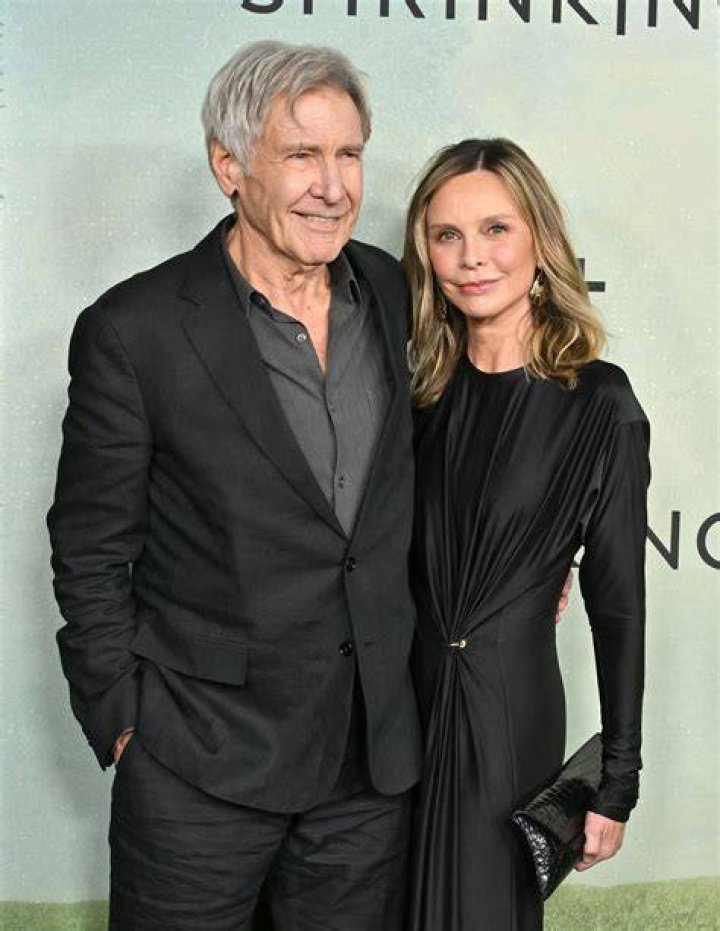 Image result for calista flockhart supergirl outfits Calista Flockhart