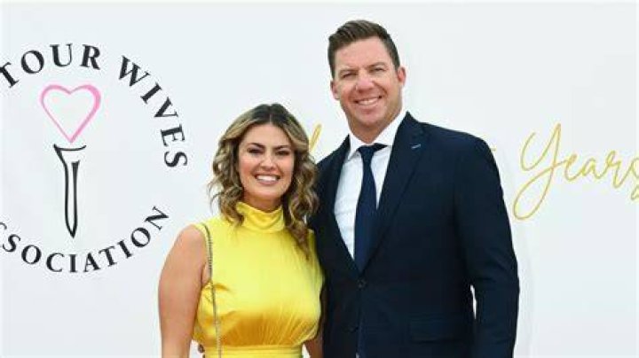 Is Amanda Balionis Still Married?