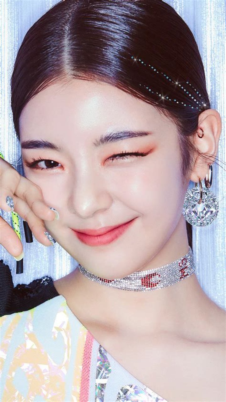 Itzy Lia Hd Lia (리아) birth name lia facts Janel Star