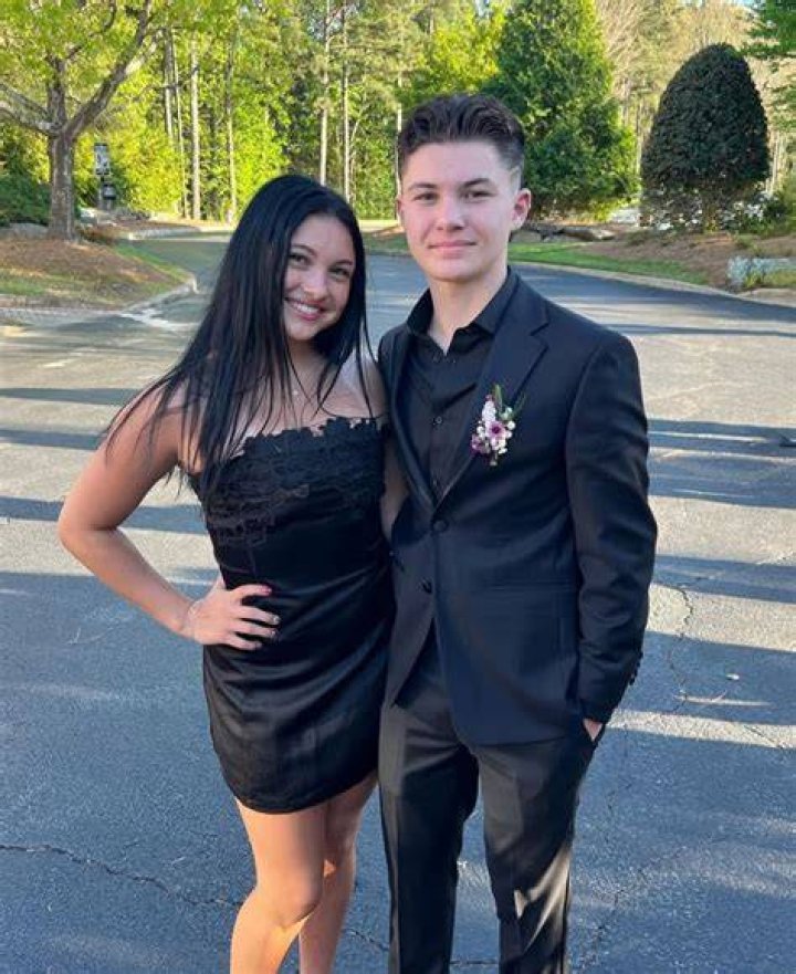 Javon and Jayla 📸 em 2022 Fam&iacute;lia walton, Roupas de personagens, Fam&iacute;lia