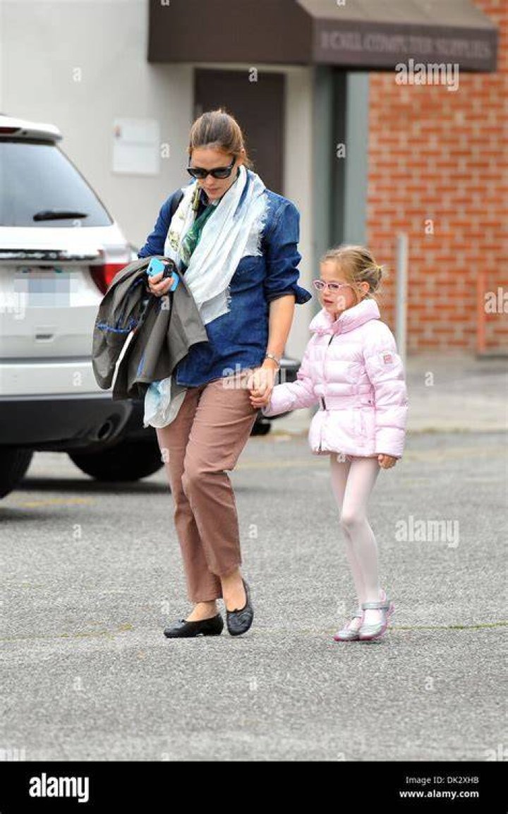Jennifer Garner and eldest daughter Violet enjoy a highspirited stroll