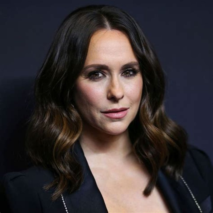 Jennifer Love Hewitt bez makijażu po siłowni walczy z kilogramami