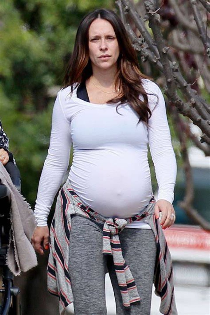 Jennifer Love Hewitt Pregnant on the Set! Jennifer love, Jennifer