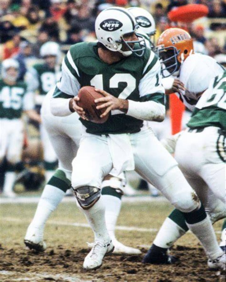 Joe Namath's Net Worth How "Broadway Joe" Raked in the Cash FanBuzz