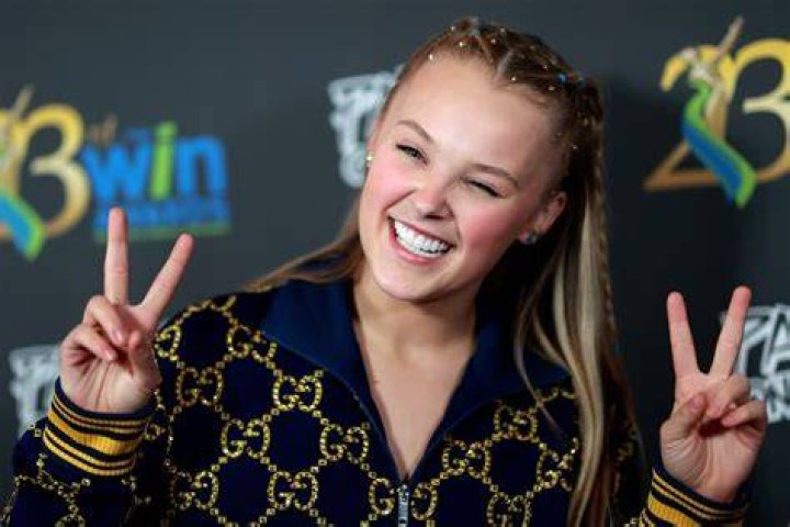 Jojo Siwa Age Net Worth Boyfriend Parents Height And Biography Hot