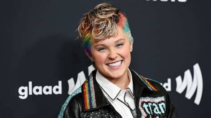 JoJo Siwa Shut Down a Homophobic Parent on Instagram With Just One Word