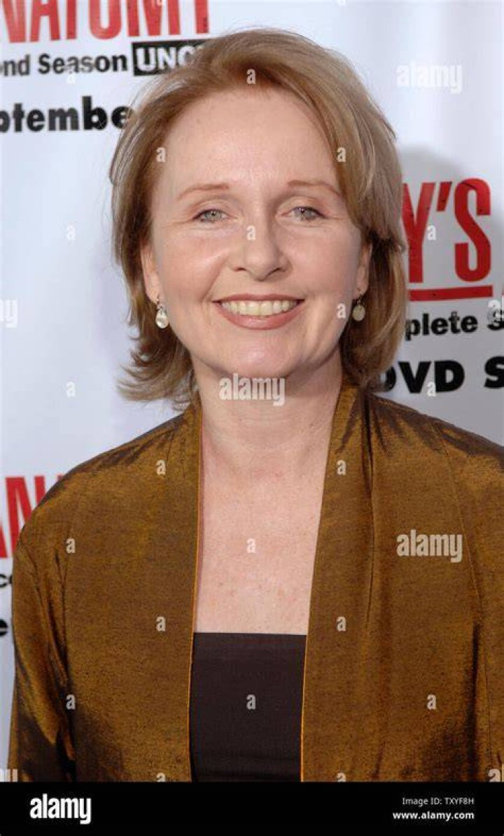 Kate Burton To Return as Meredith's Late Mom Ellis Grey in Season 18