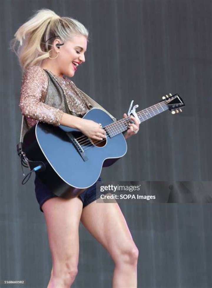 Kelsea Ballerini's 'I Hate Love Songs' Video Is in Love With Love