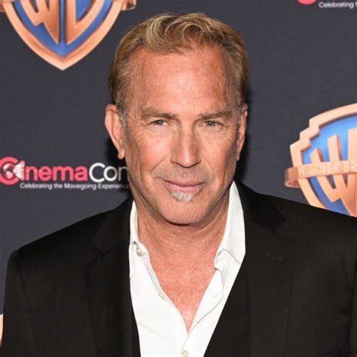 Kevin Costner Tearfully Reveals What He’d Say To ‘Bodyguard’ CoStar