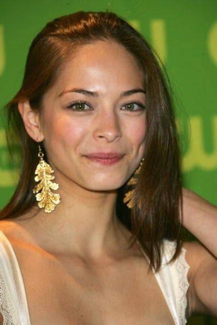 Kristin Kreuk Net Worth 2018 Wiki, Married, Family, Wedding, Salary