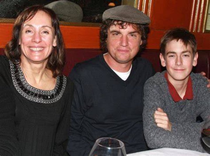 Laurie Metcalf Husband Who is Laurie Metcalf married to? ABTC