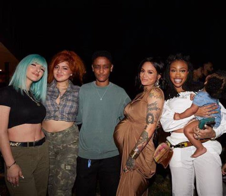 &ldquo;you got sooooo many aunties and uncles girl! AwaitingAdeya 🧡